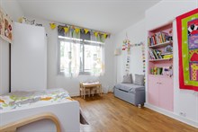 Location meublée mensuelle d'un appartement avec 3 chambres avec terrasse à Alésia en face de Montsouris Paris 14ème arrondissement