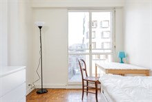 A louer en courte durée au mois bel appartement de 2 pièces avec 1 chambre, balcon et parking à Boucicaut Paris 15ème