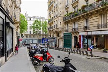 Location meublée à la semaine en courte durée d'un F2 entre Place de Clichy et Montmartre Paris 18ème arrondissement