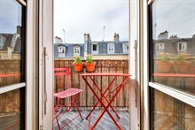 Location meublée de courte durée d'un appartement de 2 pièces pour 2 avec balcon filant à Montmartre Paris 18ème