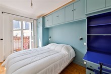 Location meublée au mois d'un appartement de 2 pièces refait à neuf pour 2 avec balcon filant à Montmartre Paris 18ème
