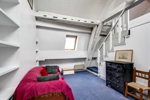 Location meublée mensuelle d'un duplex confortable avec 2 chambres bd Saint Germain Paris 7ème