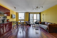 Location meublée mensuelle d'un appartement de 2 chambres avec terrasse au pied du métro ligne 13 à Saint Ouen