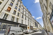 Appartement de standing en studio à louer au mois pour 2 avec balcon à République Paris 11ème