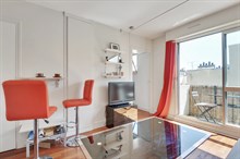 Location meublée mensuelle temporaire d'un studio moderne pour 2 avec balcon plein Sud à Bastille Paris 11ème
