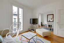 Location meublée au mois d'un appartement confortable de 2 pièces rue Saint-Charles à Dupleix Paris 15ème arrondissement