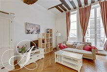 Grand studio avec mezzanine confortable à louer pour 2 ou 4 personnes situé sur l'île Saint-Louis Marais Paris 4ème arrondissement