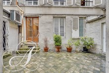 Location studio meublé pour 2 personnes au mois au coeur de Paris Triangle d'Or 8ème arrondissement
