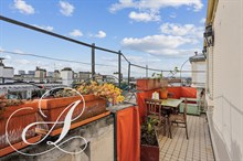 Location saisonnière d'un bien de standing avec 2 chambres terrasse et climatisation à Trocadéro Passy Paris 16ème