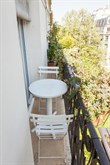 F2 meublé avec balcon filant à louer à la semaine rue de la Convention Paris 15ème