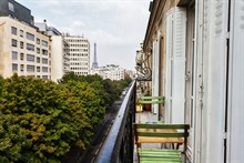 A louer en courte durée pour 4 spacieux F2 avec balcon filant à Cambronne Paris 15ème