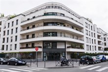 Location meublée mensuelle d'un appartement de 3 pièces avec terrasse à Boulogne à deux pas de Paris 16ème