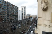 A louer en courte durée pour 4 ou 6 appartement moderne F3 bd de Grenelle Paris 15ème