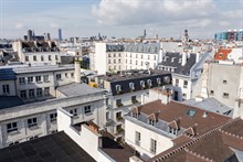 Studio de standing refait à neuf à louer à la semaine avec balcon filant et vue dans le Marais, Paris 3ème