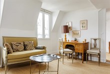 Grand studio meublé à louer au mois en courte durée pour 2 au Luxembourg à Saint Germain des Prés Paris 6ème