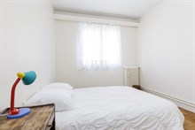 Appartamento di 3 stanze recentemente rinnovato su 90 m2 con due camere matrimoniali nel quartiere Passy, 16° distretto di Parigi.