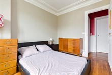 Long term apartment rental for 4 guests at Montrouge at Porte d'Orléans near Paris