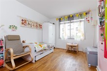 Short-term rental of a furnished 4-room apartment for 5-7 near Denfert Rochereau, Paris 14th`