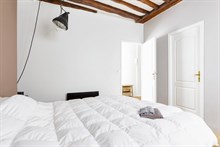 Temporary rental for beautiful apartment furnished in the Marais Paris 4th