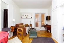 Weekly rental of spacious, furnished 2-room apartment near Porte Maillot on rue Pergolèse, Paris 16th
