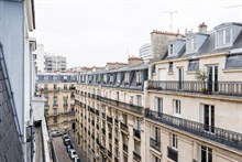 Monthly rental of furnished family apartment near shopping, restaurants Paris 15th