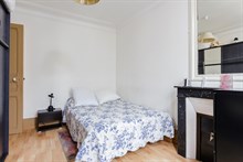 Romantic getaway for 2 in furnished apartment for short term stays near shopping and restaurants Paris 15th
