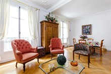 Holiday flat rental for 2/4/6 people near metro stations Guy Moquet and Lamarck-Caulaincourt, Paris 18th