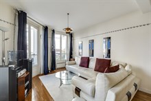 Short term rental of modern 3 room apartment with 2 bedrooms for 4 at Abbesses, Paris 18th