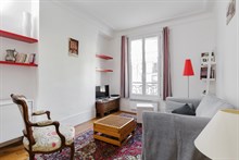 2 person apartment in Saint Georges quarter of Paris 9th arrondissement, double bedroom, kitchen