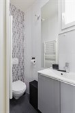 2 guest apartment for short term stays in Saint Georges quarter of Paris 9th arrondissement, double bedroom, near metro