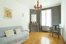 Long vacation stays for 2 or 4 guests in furnished apartment near Père Lachaise, Paris 20th