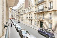 Short-term rental of an apartment for 4 on rue de Siam Paris 16th