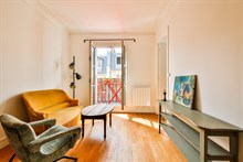 Furnished short-term rental recently refurbished one bedroom for two with balcony in Montmartre Paris, eigteenth district