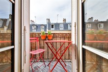 Furnished short-term rental recently refurbished one bedroom for two with balcony in Montmartre Paris, eigteenth district