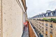 Furnished short-term rental recently refurbished one bedroom for two with balcony in Montmartre Paris, eigteenth district