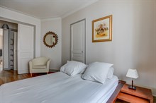 Short-term furnished rental in large 3-room apartment for 4, Rue Rocroy, Paris 10th