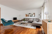 Fully furnished apartment with large kitchen and spacious bedroom in Paris 16th in Trocadero, monthly rental