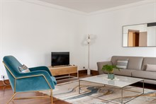 Fully furnished apartment with large kitchen and spacious bedroom in Paris 16th in Trocadero, monthly rental