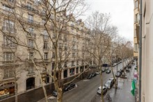 Fully furnished apartment with large kitchen and spacious bedroom in Paris 16th in Trocadero, monthly rental