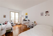 Fully furnished apartment with large kitchen and spacious bedroom in Paris 16th in Trocadero, monthly rental