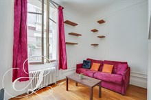 Short-term lodging in luxurious flat between Montmartre & Grands Boulevards in Paris 9th district, furnished, comfortably sleeps 4 w/ 3-rooms