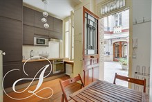 Monthly accommodation for 4 to 6 in luxurious furnished 2-bedroom flat near between Montmartre & Grands Boulevards, Paris IX