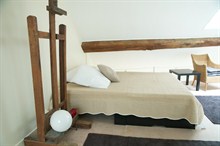 Authentic Parisian vacation for 4 in a duplex apartment in the heart of Paris 1st, Weekly or monthly stays