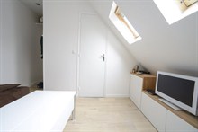 temporary rental of charming studio for 2 guests on Boulevard Voltaire Paris 11th