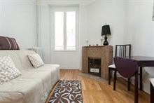 Short-term apartment rental for 4 in Batignolles, Paris 17th