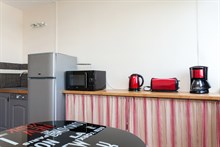 Short-term rental of a generously-sized, furnished apartment for 4 near Montparnasse Tower, Paris 14th