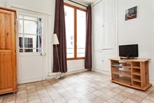 Large, furnished short-term 30 m2 studio for rent at 'Maire à Arts et Métiers', Paris 3rd