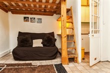 Weekly rental of a roomy apartment at Maire à Arts et Métiers, Paris 3rd