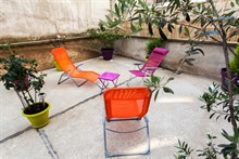 spacious weekend rental for 2 or 4 guests with terrace, rue de Montreuil, paris xi