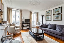 Modern apartment on rue du Temple w/ 2-bedrooms sleeps 4, short-term accommodation at Hotel de Ville, Paris 4th